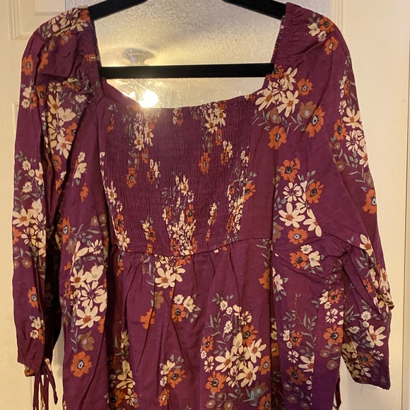 BNWT beautiful floral top by Hayden in LA - Picture 4 of 5